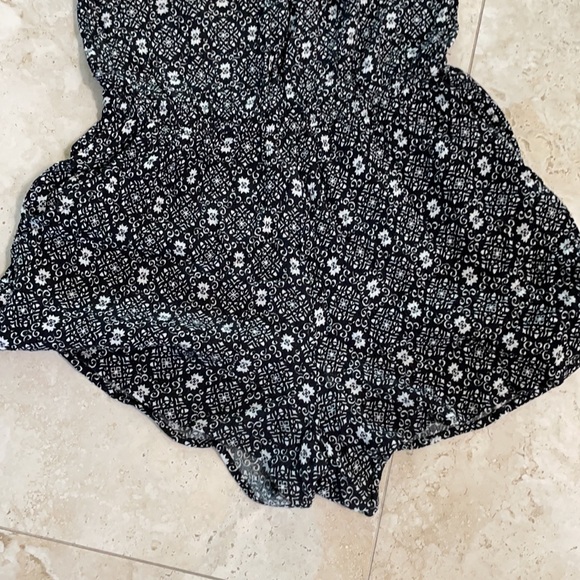 Size M black and white romper - Picture 4 of 4